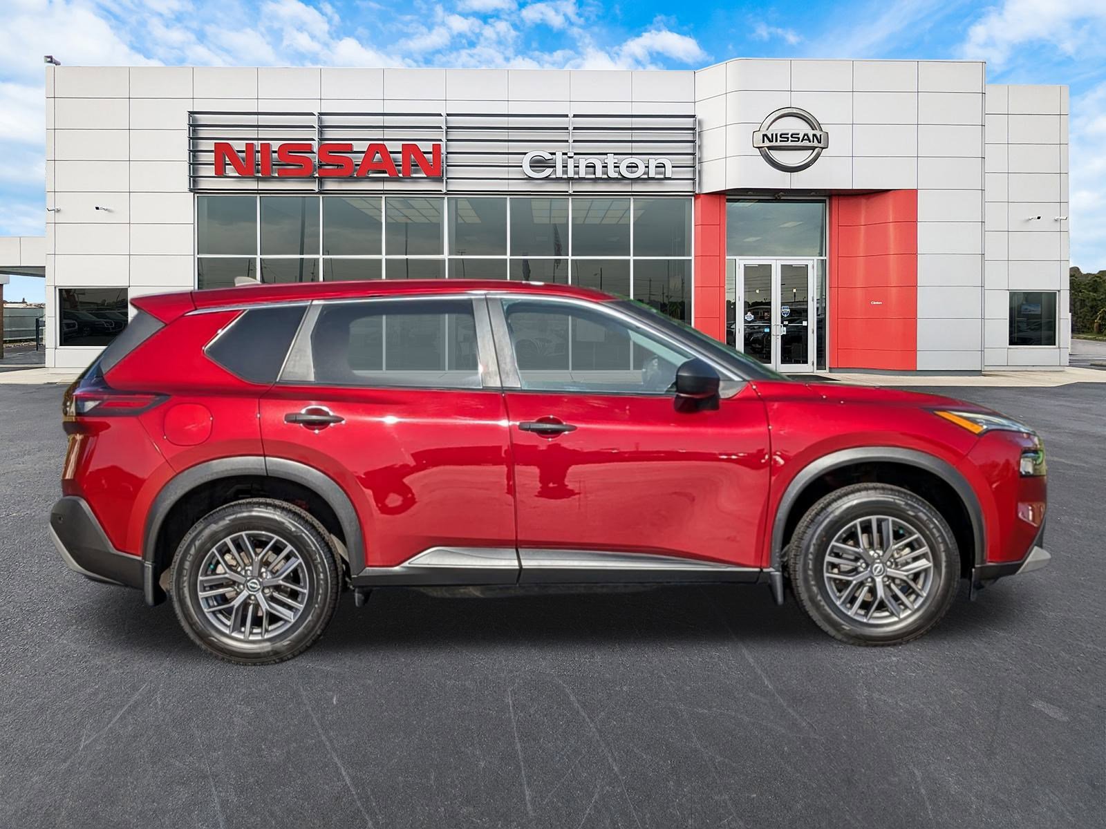 2022 Nissan Rogue S photo 2