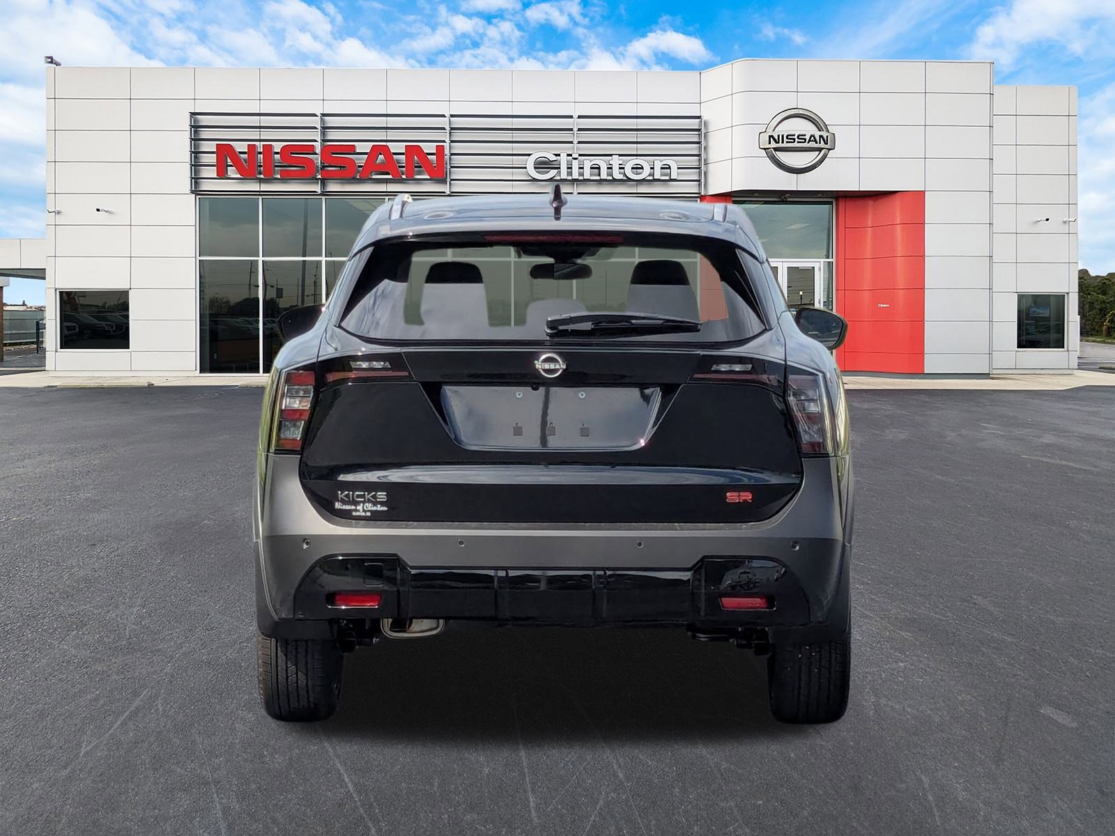 2025 Nissan Kicks SR photo 3