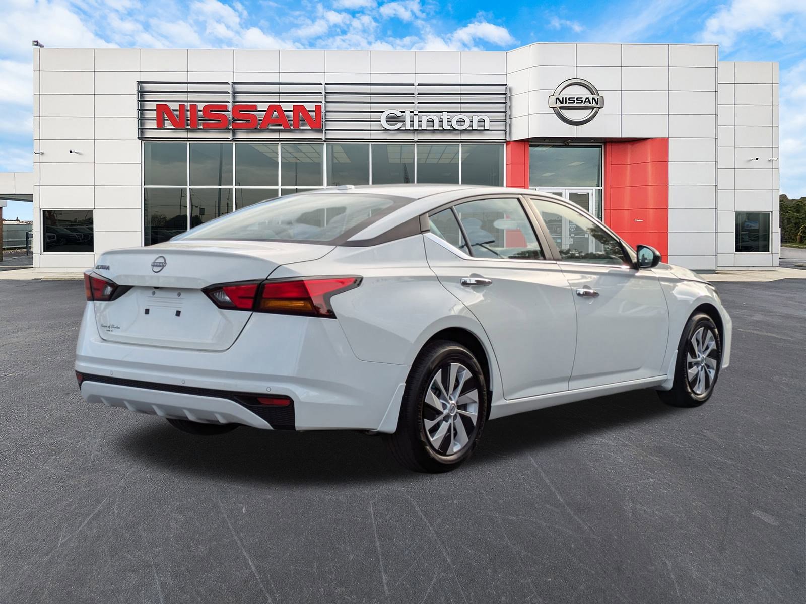 2025 Nissan Altima S photo 3