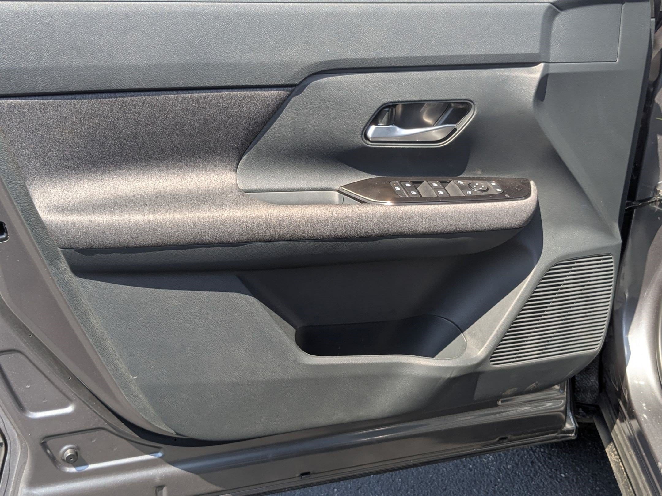 2025 Nissan Kicks SV - Photo 12