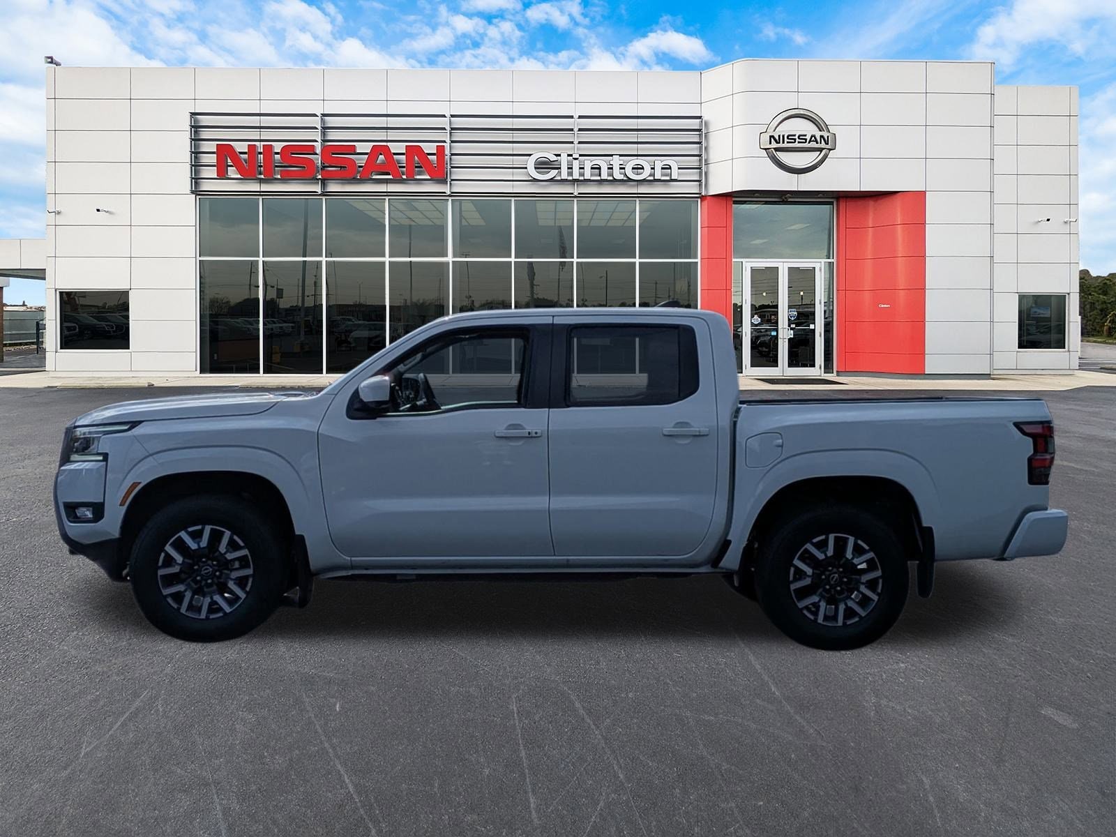 2025 Nissan Frontier SL - Photo 6