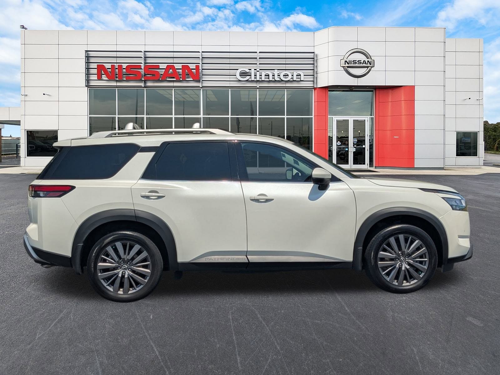 Certified 2024 Nissan Pathfinder SL with VIN 5N1DR3CB8RC219379 for sale in Clinton, NC