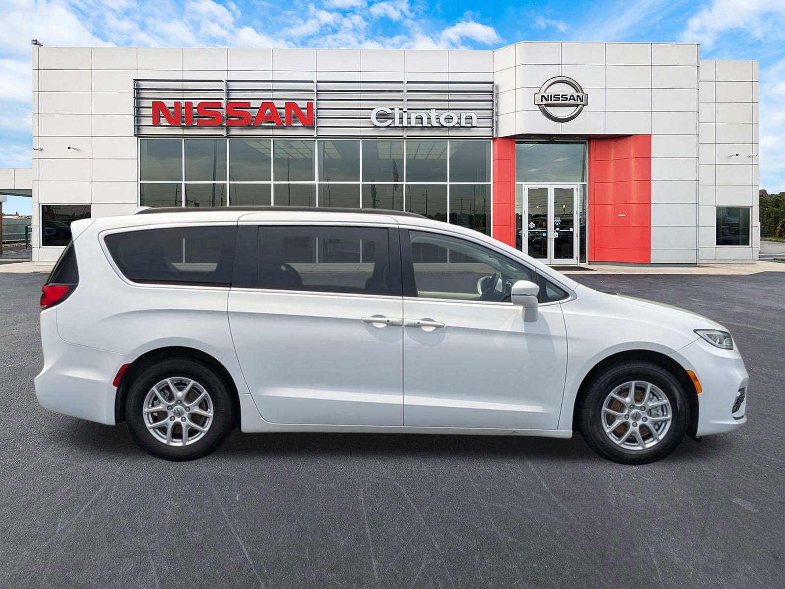 Certified 2022 Chrysler Pacifica Touring L with VIN 2C4RC1BG6NR188390 for sale in Clinton, NC