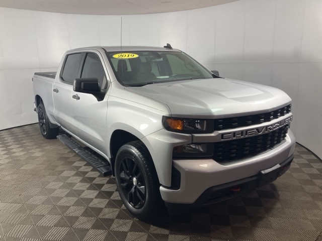 Used 2019 Chevrolet Silverado 1500 Custom with VIN 1GCPYBEH7KZ322456 for sale in Columbus, IN