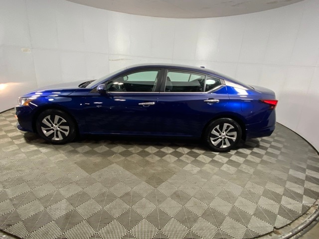 Used 2020 Nissan Altima S with VIN 1N4BL4BV8LC112263 for sale in Columbus, IN