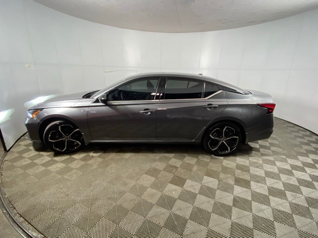 Used 2024 Nissan Altima SR with VIN 1N4BL4CV0RN366853 for sale in Columbus, IN