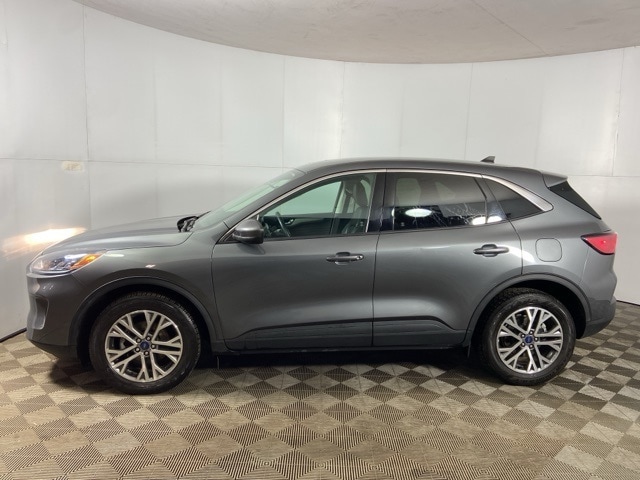 Used 2022 Ford Escape SEL with VIN 1FMCU9H68NUA72512 for sale in Columbus, IN