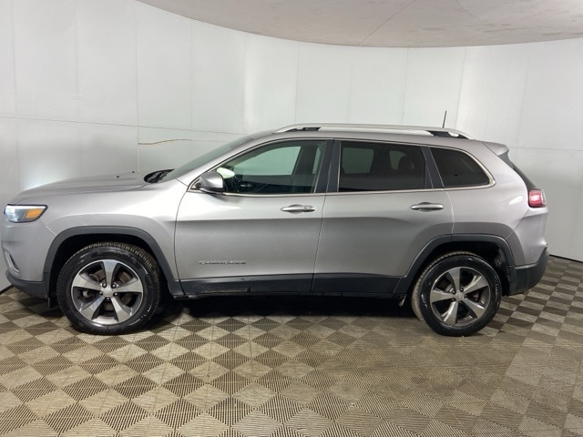 Used 2019 Jeep Cherokee Limited with VIN 1C4PJMDX2KD345360 for sale in Columbus, IN