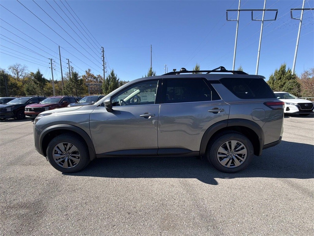 2025 Nissan Pathfinder SV photo 3