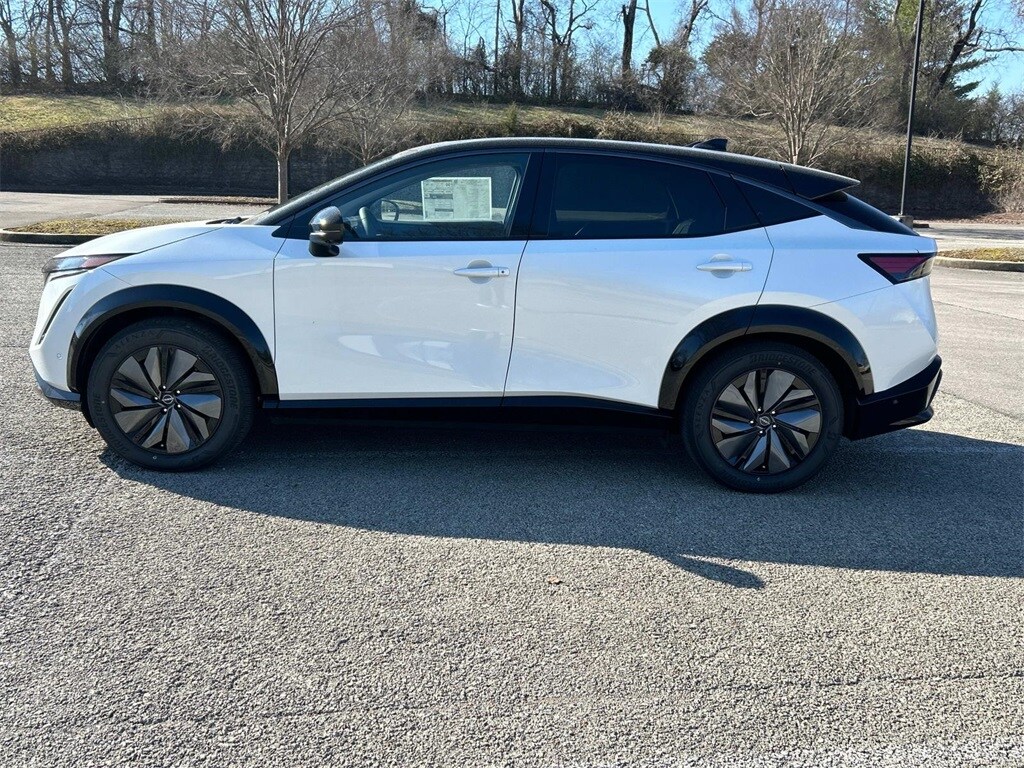 2025 Nissan ARIYA Platinum photo 4