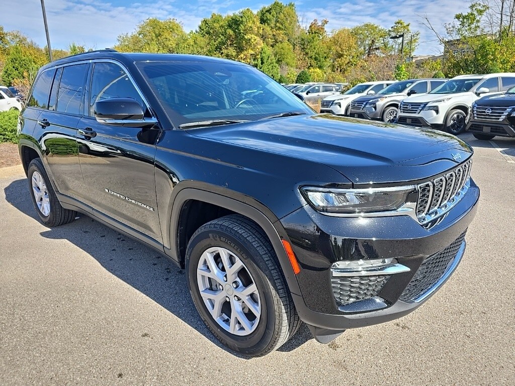2022 Jeep Grand Cherokee Limited photo 2