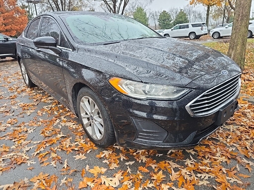 2020 Ford Fusion SE photo 2