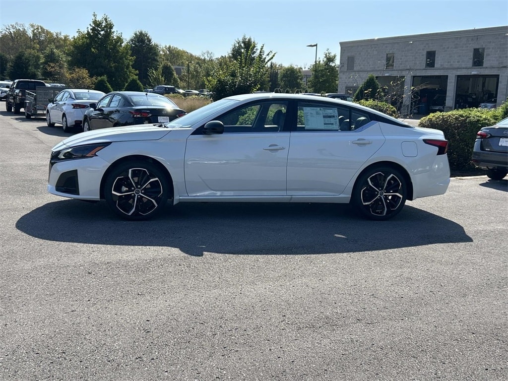 New 2025 Nissan Altima SR Sedan