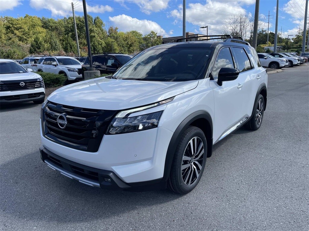 2025 Nissan Pathfinder Platinum photo 3