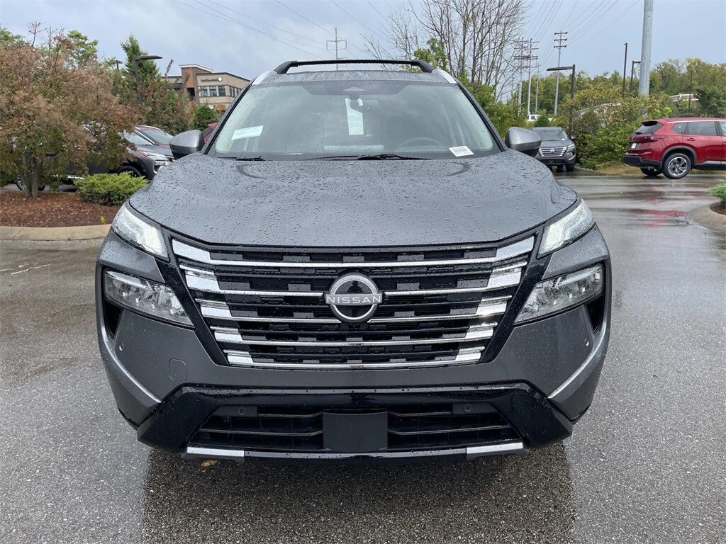 2026 Nissan Rogue Platinum photo 2