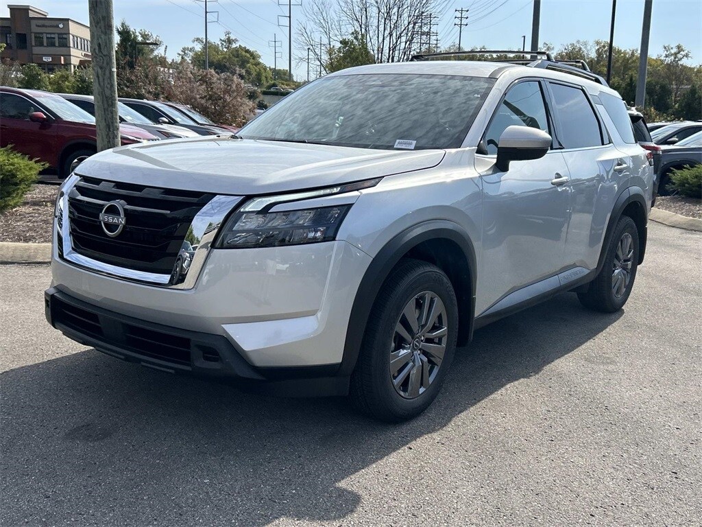 2025 Nissan Pathfinder SV photo 2