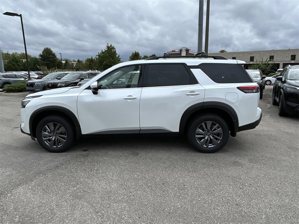 2025 Nissan Pathfinder SV photo 2