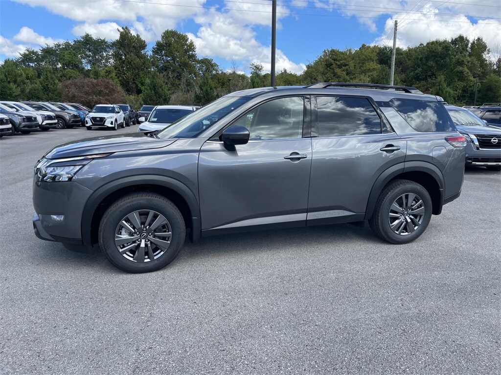 2025 Nissan Pathfinder SV photo 4