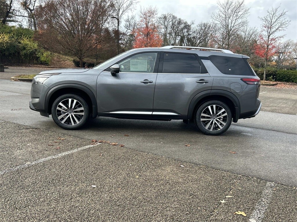 2025 Nissan Pathfinder Platinum photo 3