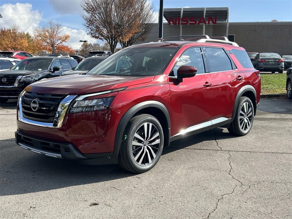 2025 Nissan Pathfinder Platinum photo 3