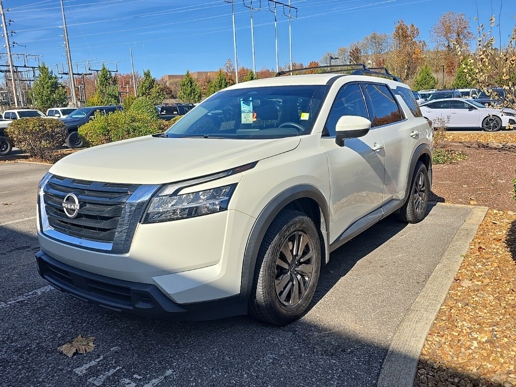 2022 Nissan Pathfinder SV photo 4