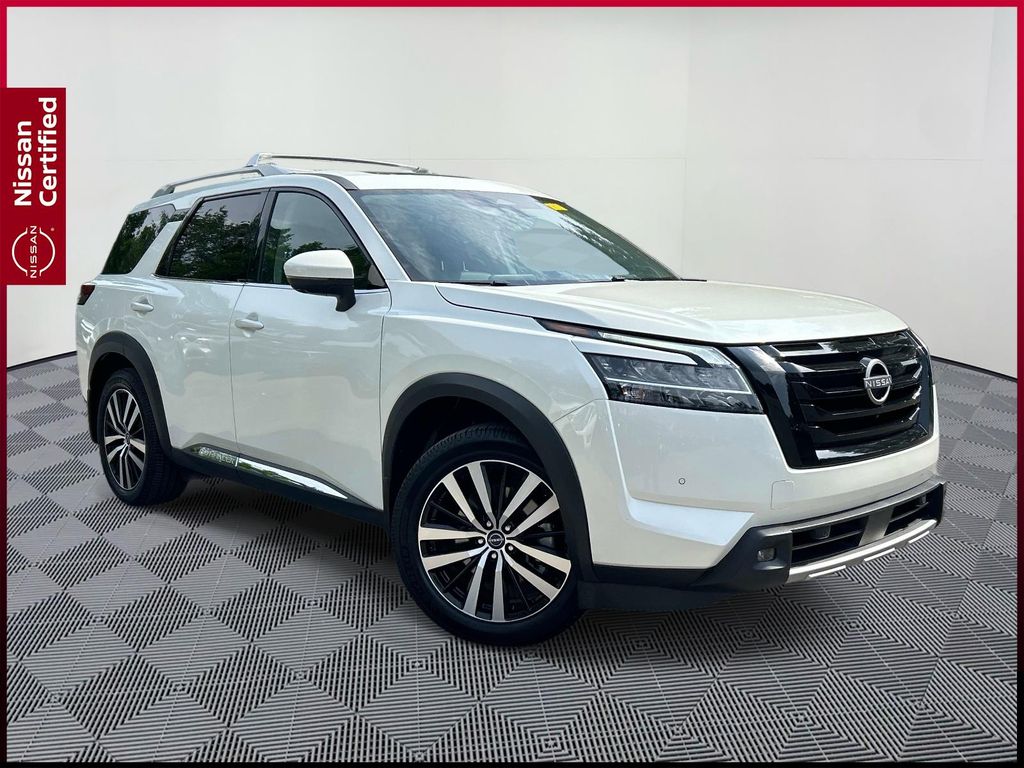 2024 Nissan Pathfinder Platinum 4WD's photo
