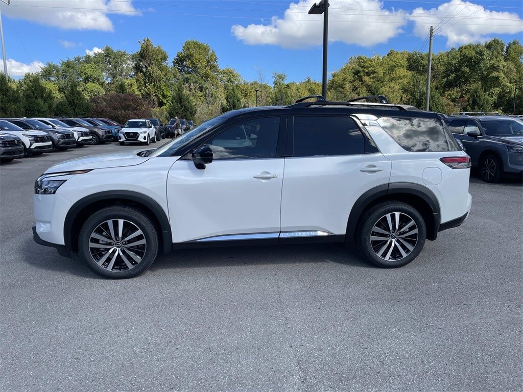 2025 Nissan Pathfinder Platinum photo 4