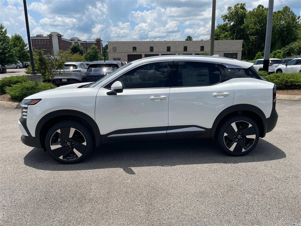 2025 Nissan Kicks SR photo 2