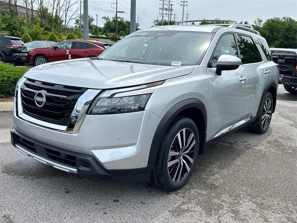 2025 Nissan Pathfinder Platinum photo 3