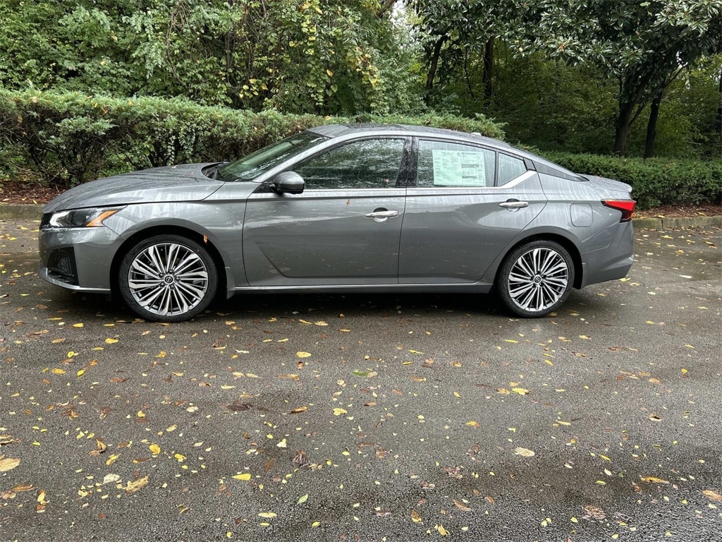 New 2025 Nissan Altima SL Sedan