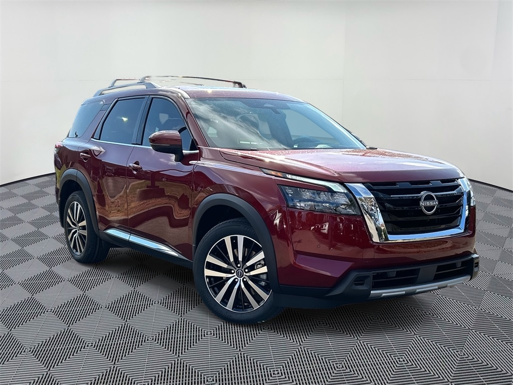 2025 Nissan Pathfinder Platinum's photo