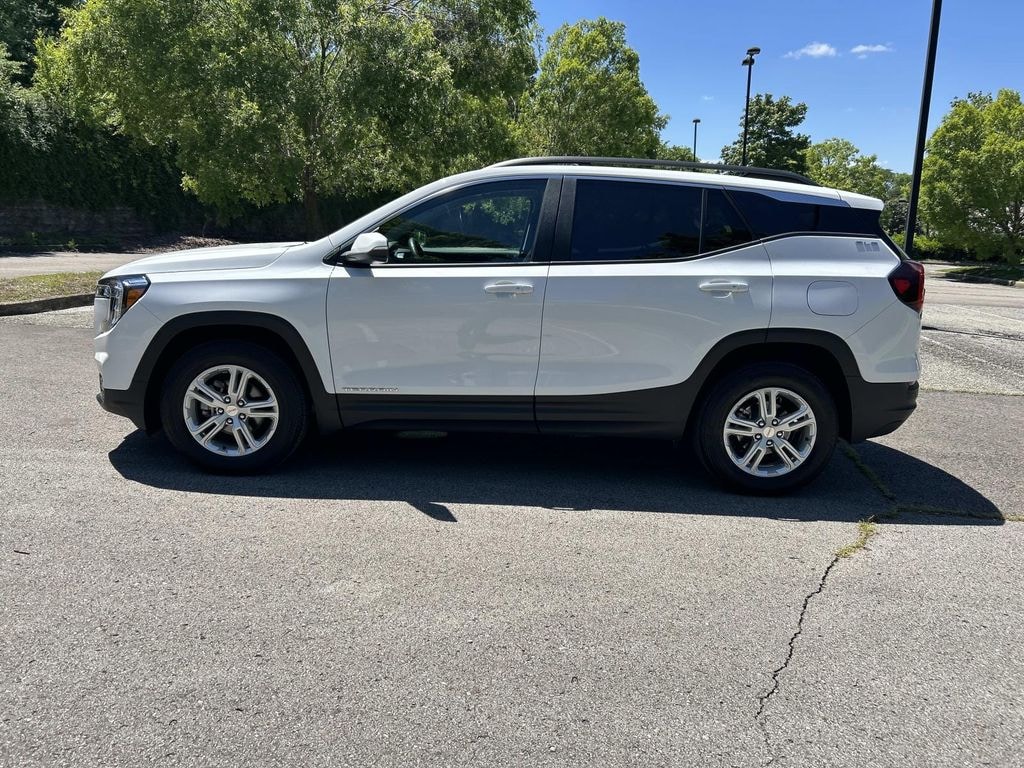 Used 2024 GMC Terrain SLE SUV