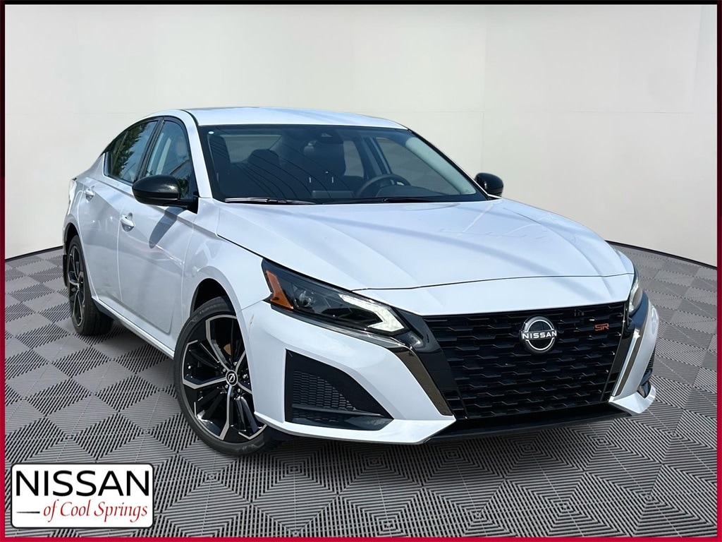 2025 Nissan Altima SR's photo