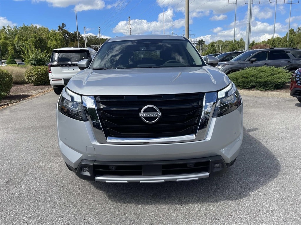 New 2025 Nissan Pathfinder SL SUV