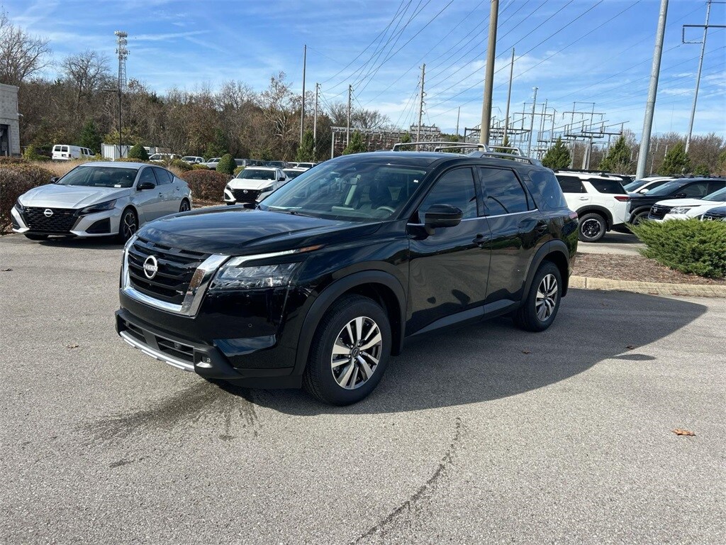 2025 Nissan Pathfinder SL photo 2