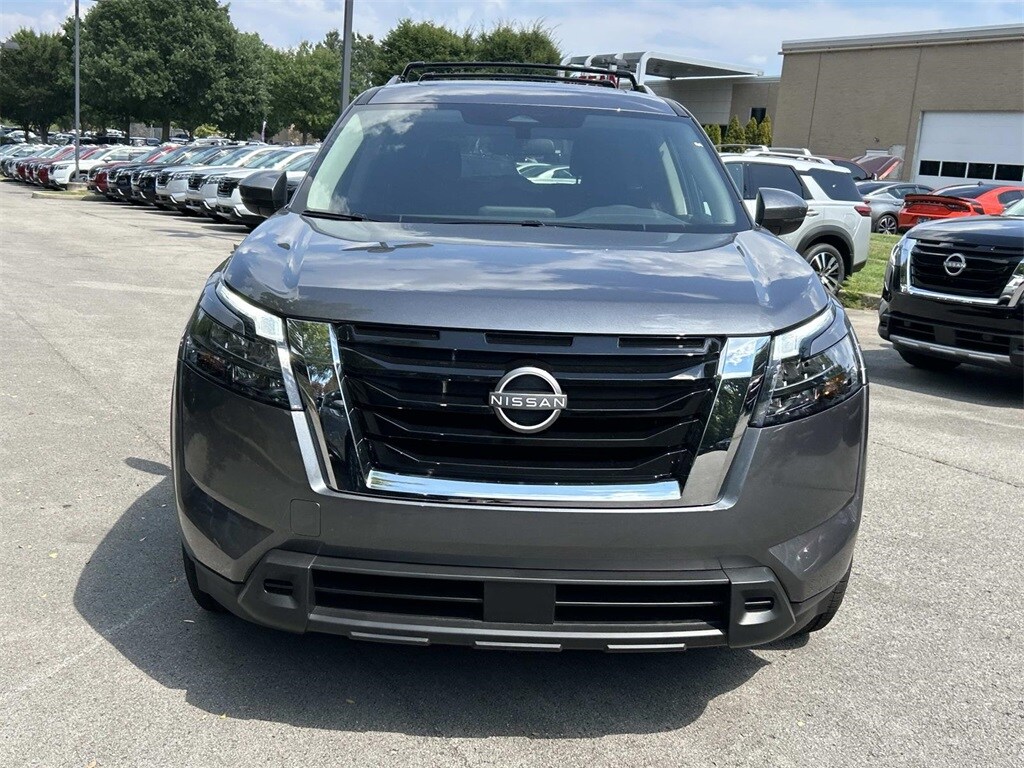 2025 Nissan Pathfinder SV photo 2