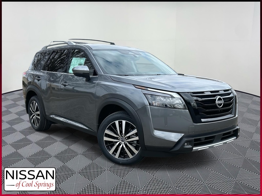 2025 Nissan Pathfinder Platinum's photo