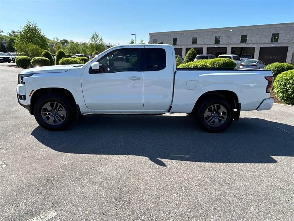 2025 Nissan Frontier SV photo 4