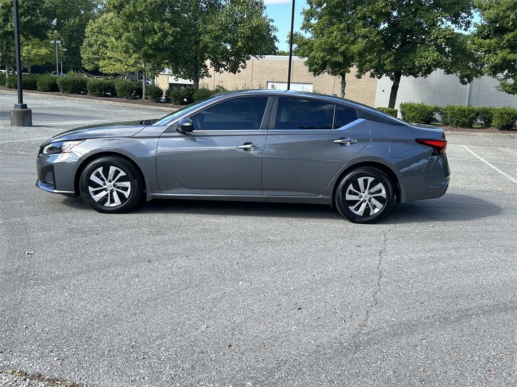 2025 Nissan Altima S photo 4