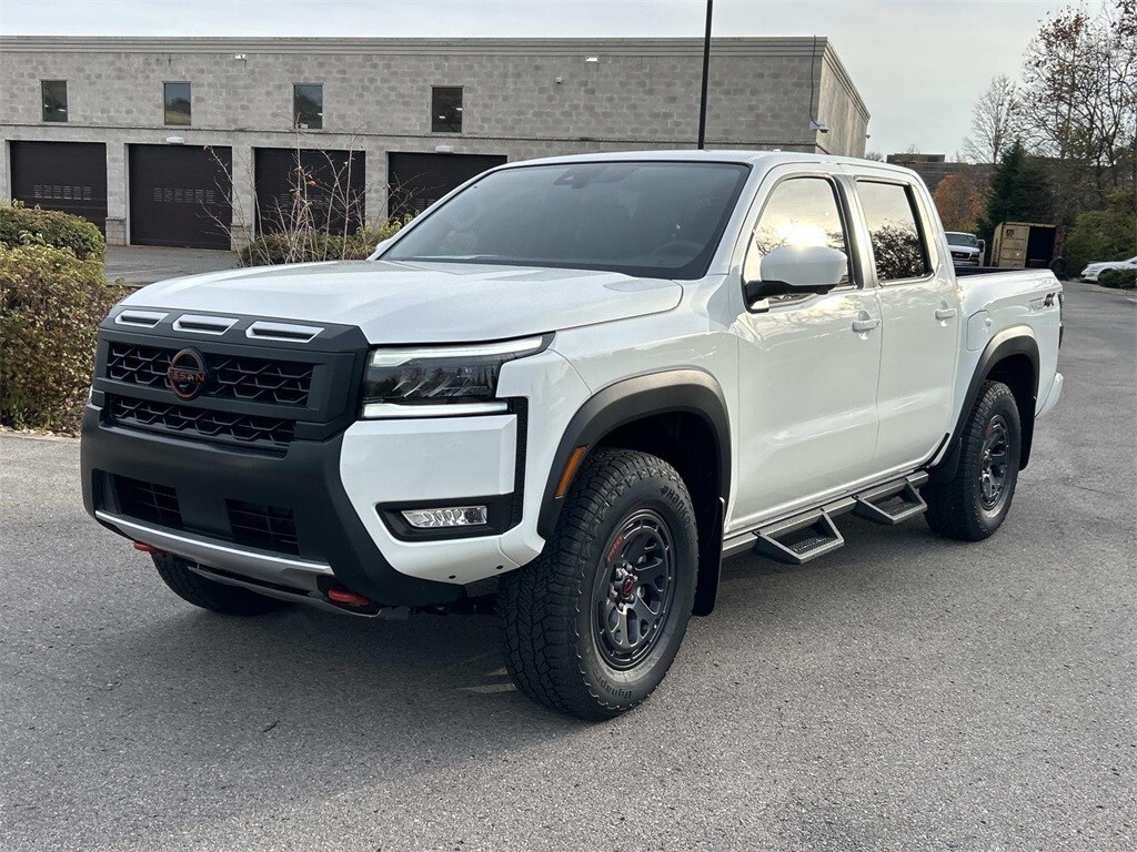 2026 Nissan Frontier PRO-4X photo 3