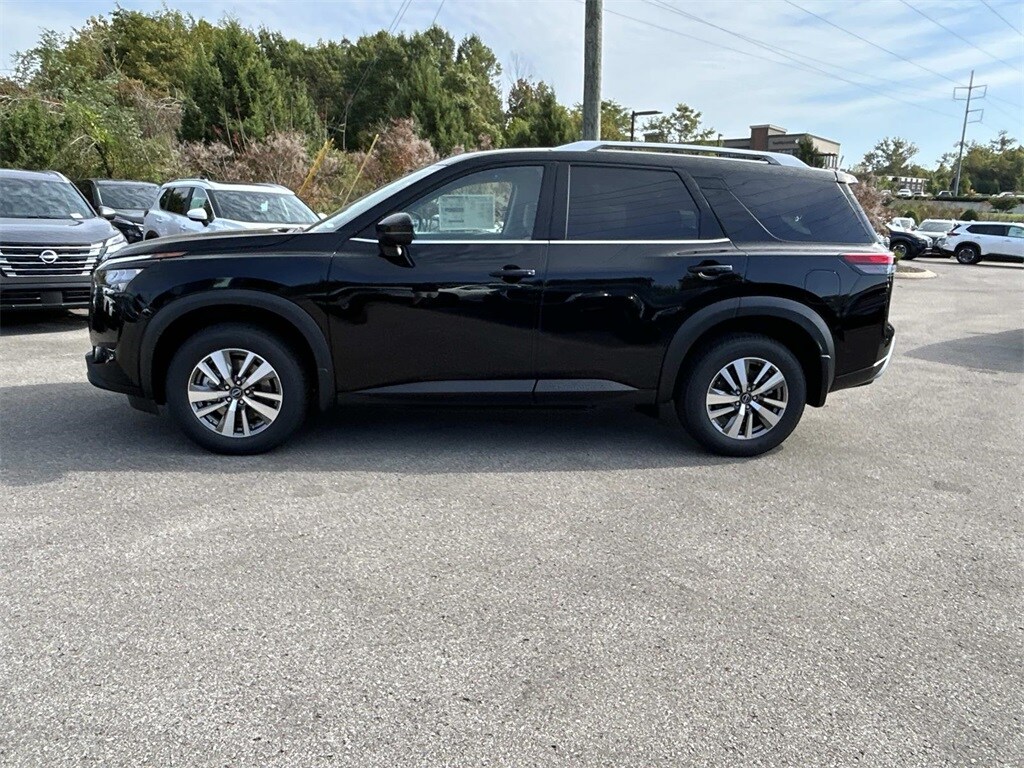 2025 Nissan Pathfinder SL photo 3