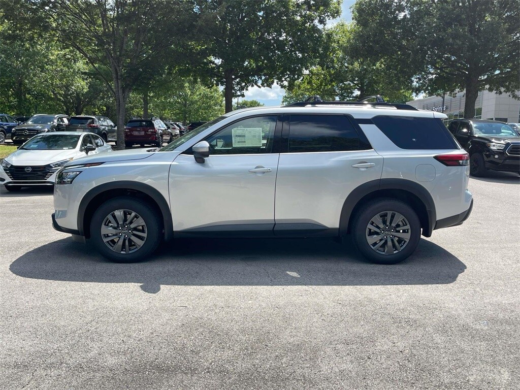 2025 Nissan Pathfinder SV photo 4