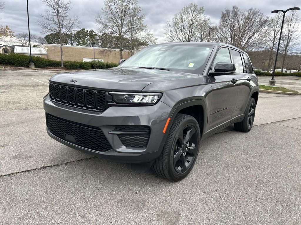 Used 2024 Jeep Grand Cherokee Laredo SUV