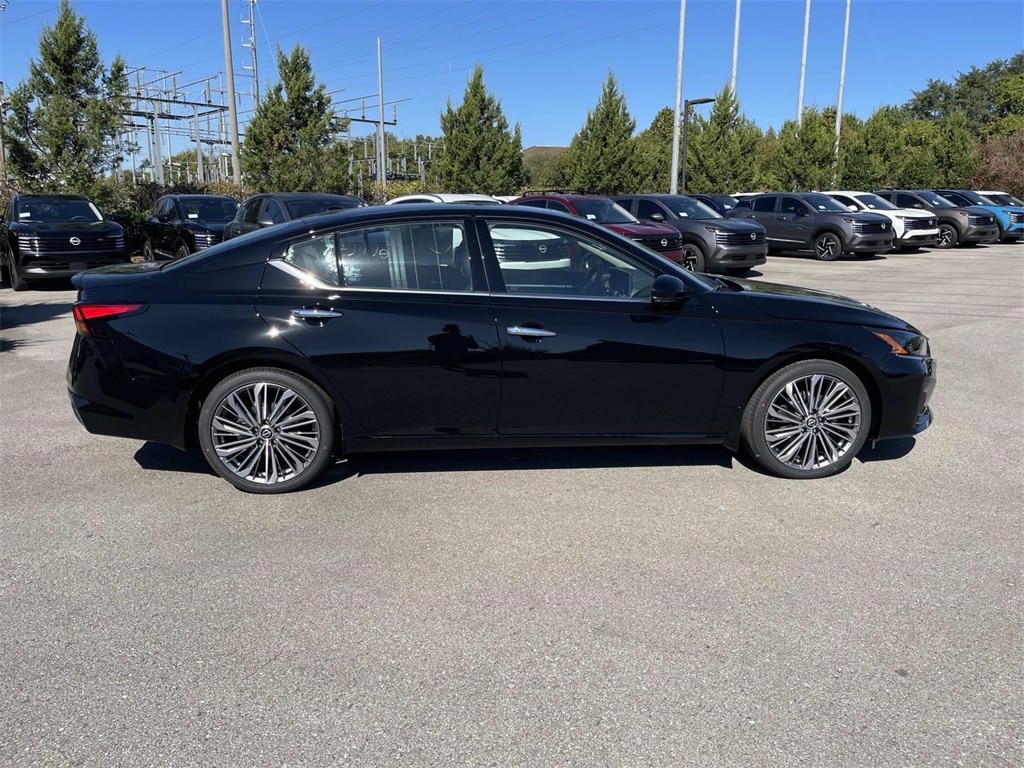 New 2025 Nissan Altima SL Sedan