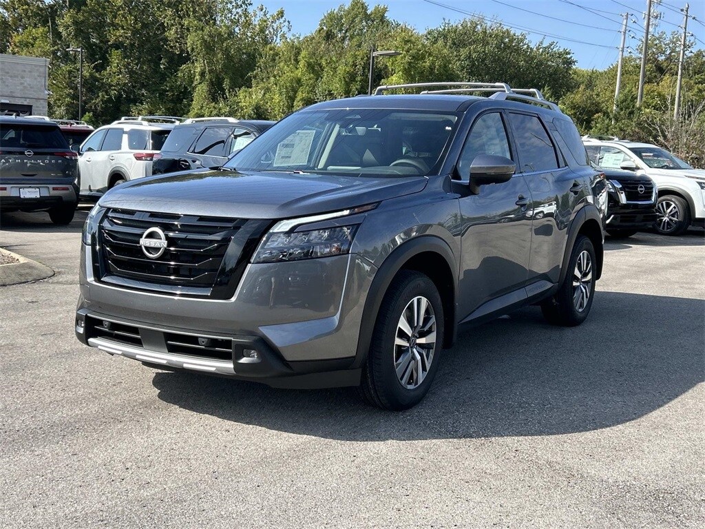 2025 Nissan Pathfinder SL photo 2