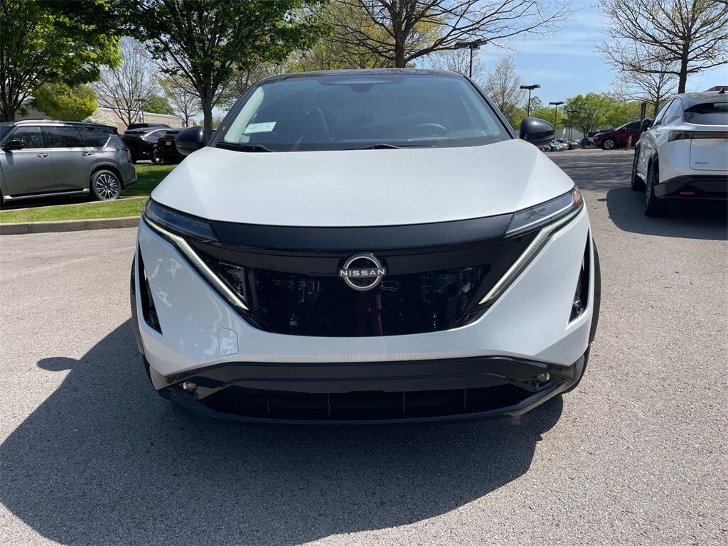 2025 Nissan ARIYA Platinum photo 2