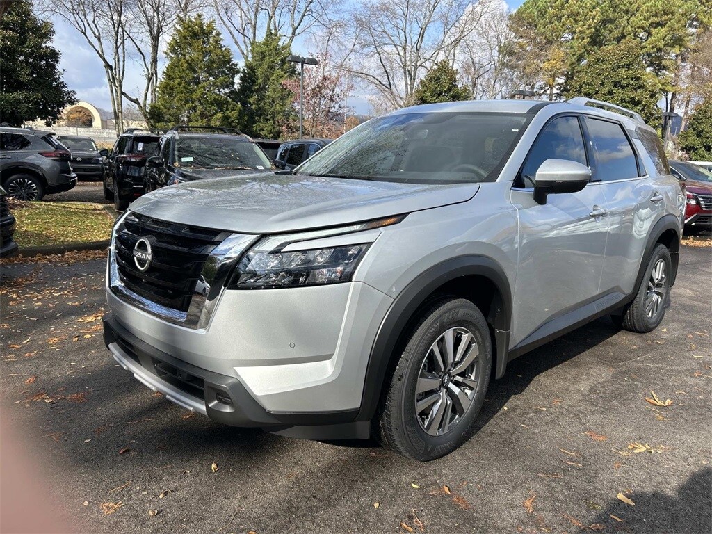 2025 Nissan Pathfinder SL photo 2