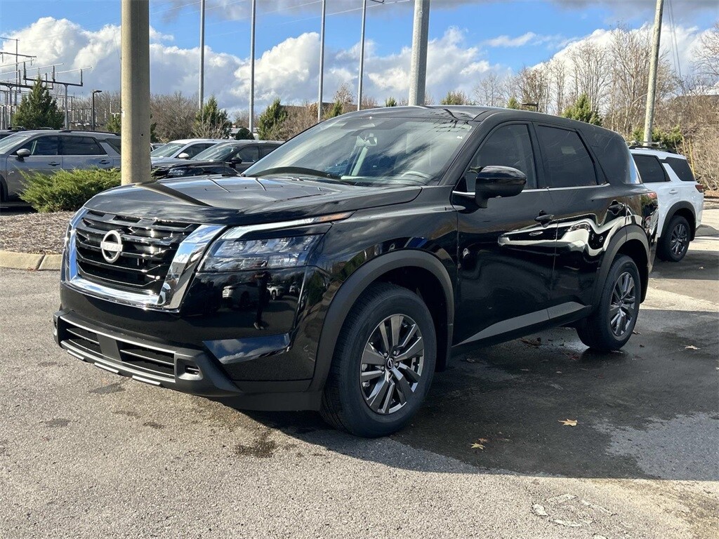 2025 Nissan Pathfinder S photo 3