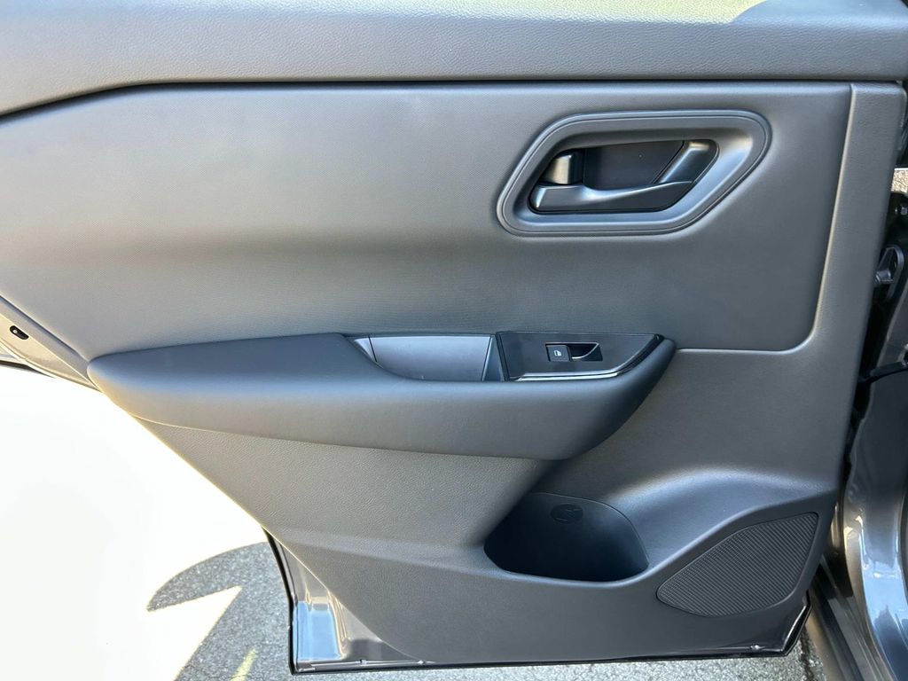 2026 Nissan Rogue S - Photo 19