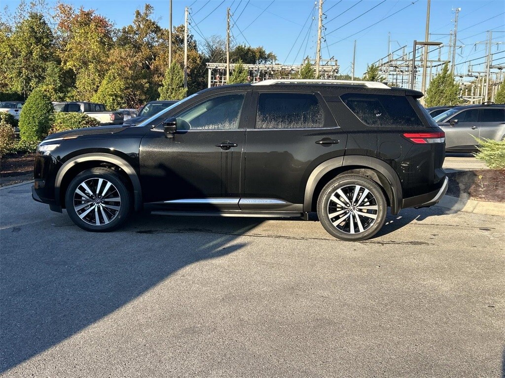 2025 Nissan Pathfinder Platinum photo 4